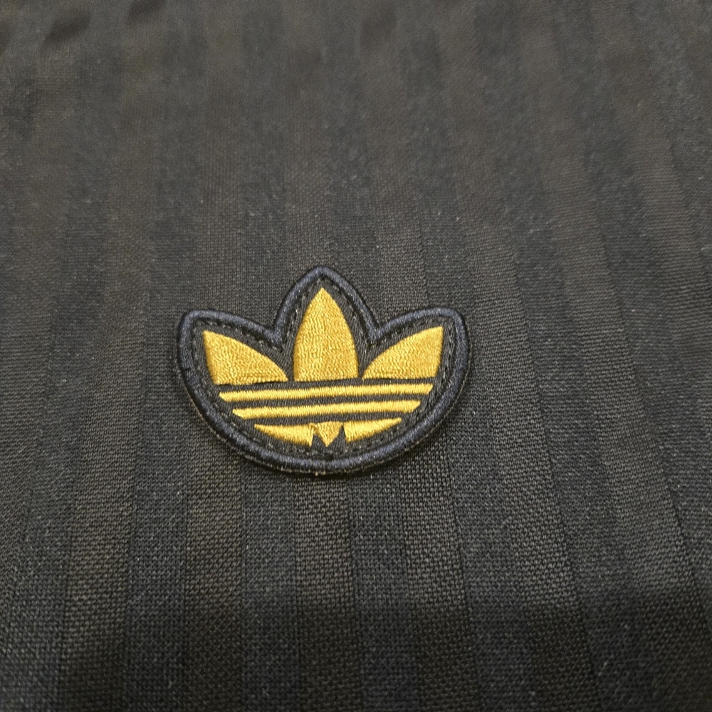 2025 Juventus Icon Soccer Jersey - Picture 5 of 9